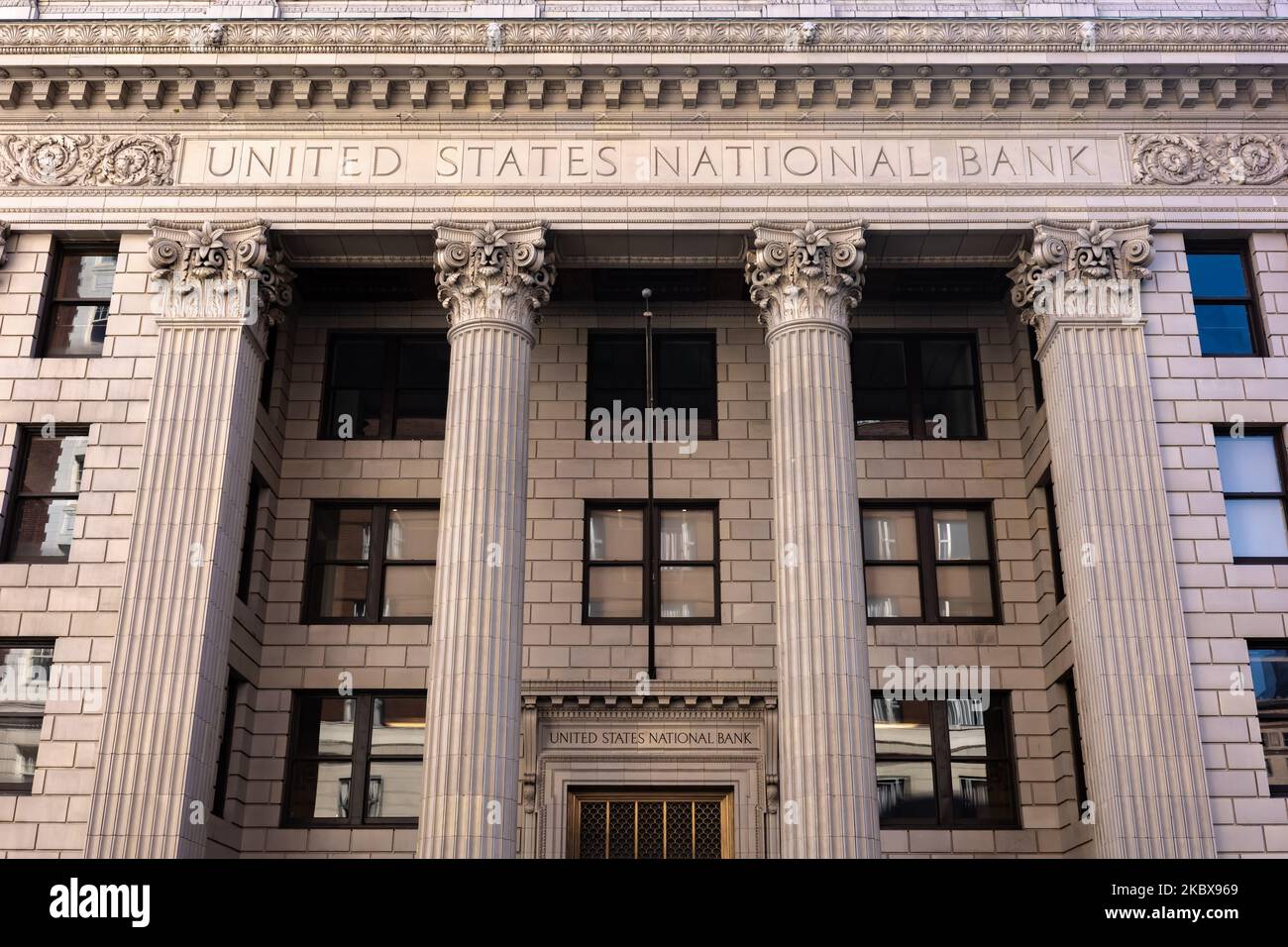 PORTLAND, OREGON, USA - 16 ottobre 2022: Splendido edificio architettonico della National Bank degli Stati Uniti nel centro di Portland Foto Stock