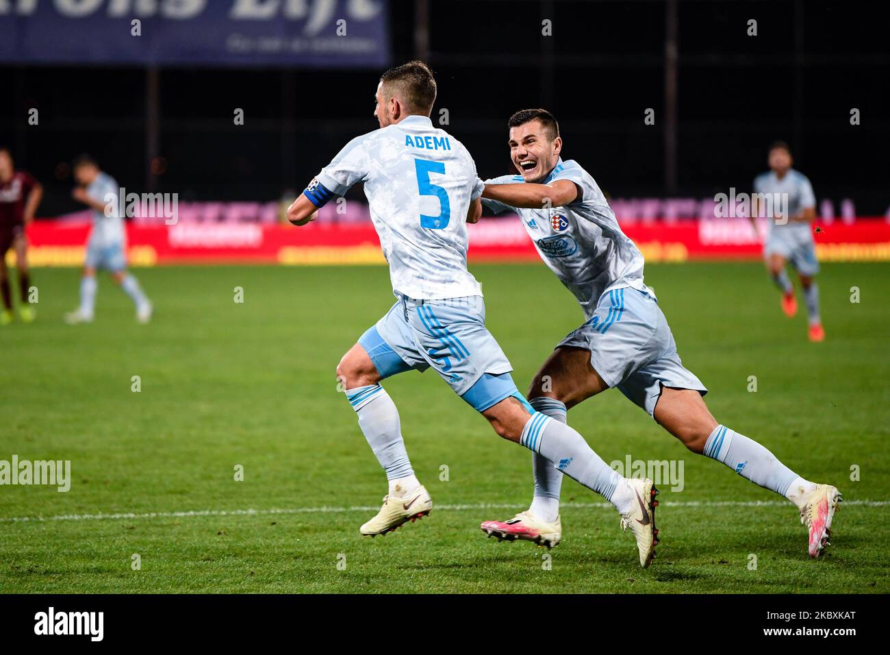 Arijan Ademi di Dinamo Zagreb festeggia dopo aver segnato 1-0 nel corso del cfr 1907 Cluj contro Dinamo Zagreb UEFA Champions League, secondo turno di qualificazione, allo stadio Constantin Radulescu il 26 agosto 2020 a Cluj-Napoca, Romania. (Foto di Flaviu Buboi/NurPhoto) Foto Stock