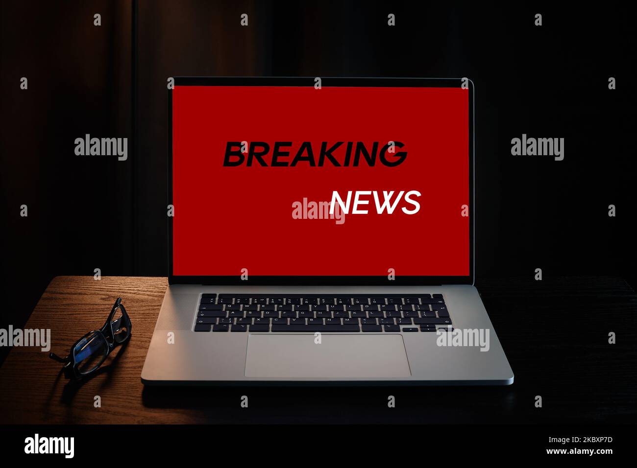 Iscrizione ultime notizie sul notebook Foto Stock