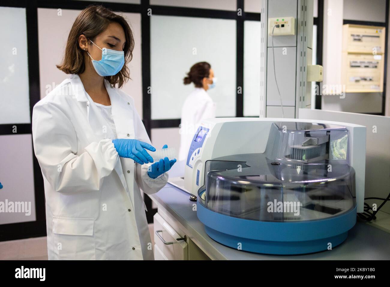 Il nuovo centro di biologia molecolare effettuerà attività di ricerca nel  campo della virologia ambientale e consentirà di effettuare l'analisi dei  tamponi per la ricerca del virus SARS-COV2. Il nuovo laboratorio, insieme