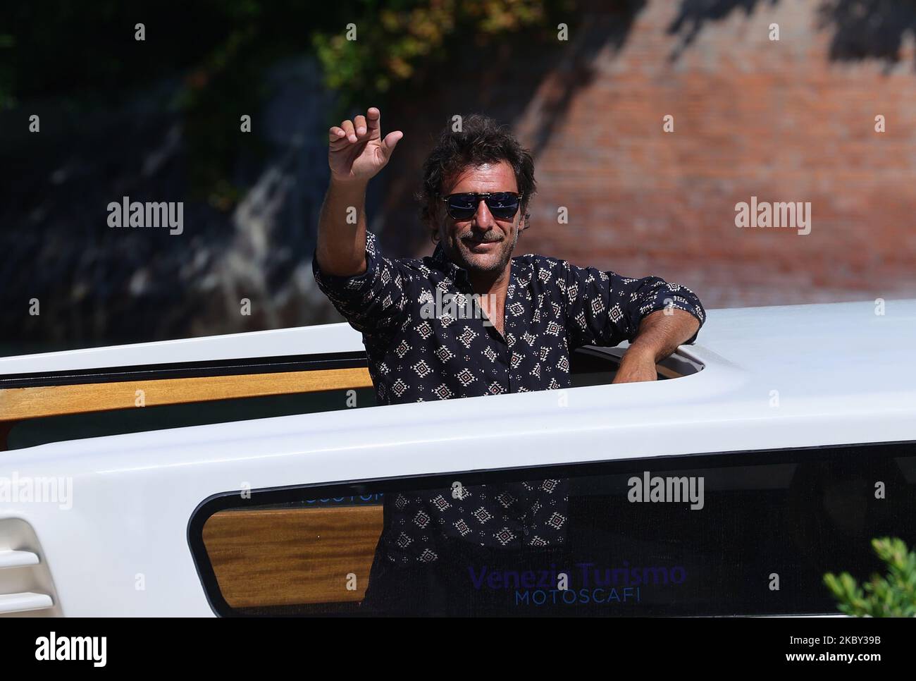 Adriano Giannini è visto arrivare all'Excelsior durante il 77th° Festival del Cinema di Venezia, il 03 settembre 2020 a Venezia. (Foto di Matteo Chinellato/NurPhoto) Foto Stock