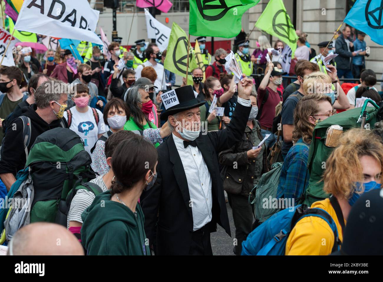 Estinto gli attivisti della ribellione prendono parte a una marcia di protesta del Carnevale della corruzione attraverso il centro di Londra il terzo giorno di azione di protesta, il 03 settembre 2020 a Londra, Inghilterra. Gli attivisti chiedono un cambiamento del sistema economico e la fine dei sussidi per i combustibili fossili da parte del governo britannico, che sono i più alti dell’Unione europea. (Foto di Wiktor Szymanowicz/NurPhoto) Foto Stock