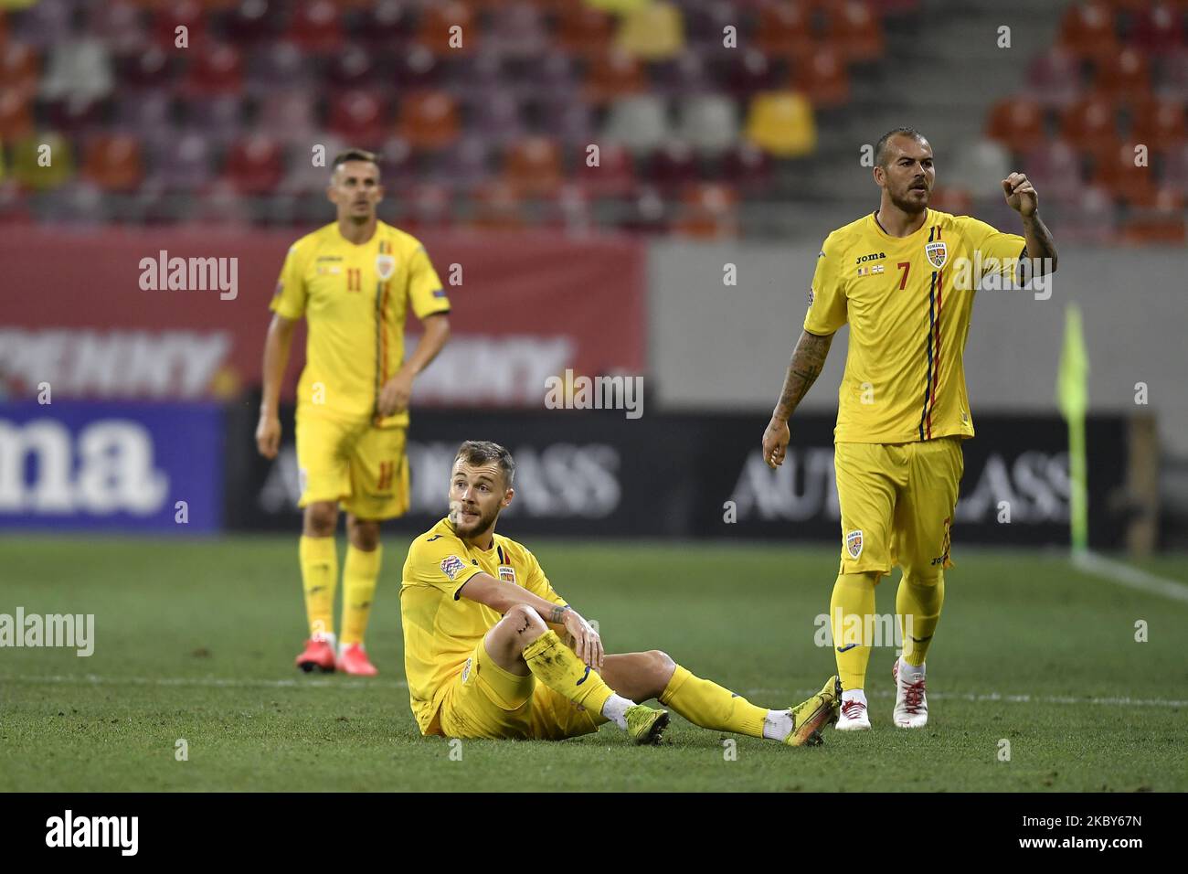 Alexandru Maxim e Denis Alibec della Romania durante la partita della UEFA Nations League 2021 tra Romania e Irlanda del Nord all'Arena Nationala, a Bucarest, Romania, il 4 settembre 2020. (Foto di Alex Nicodim/NurPhoto) Foto Stock