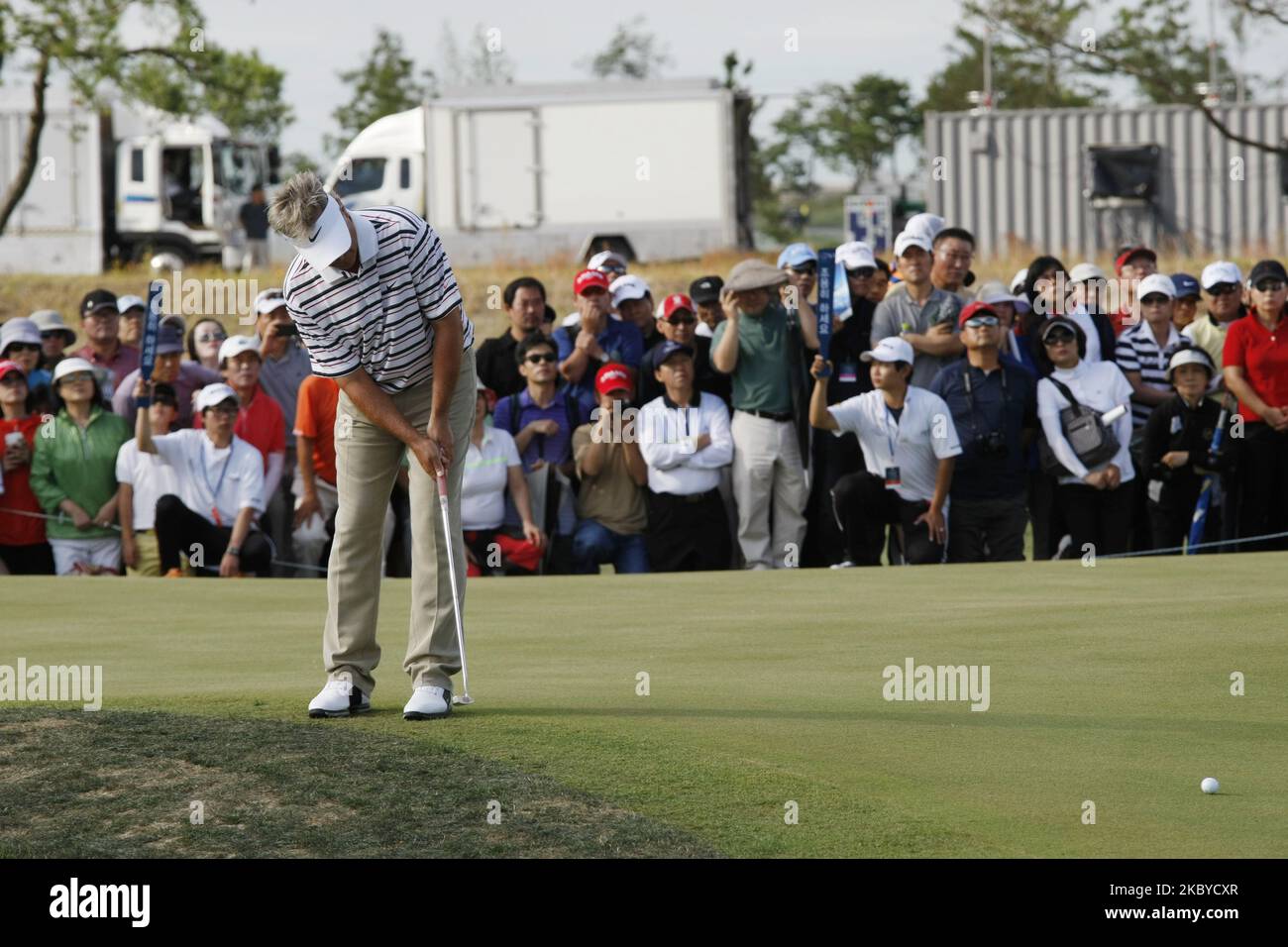 John Cook of USA, 18th hall putt durante il PGA Tour Songdo IBD campionato finale turno al Jack Nicklaus golf club a Incheon il 18 settembre 2011. (Foto di Seung-il Ryu/NurPhoto) Foto Stock