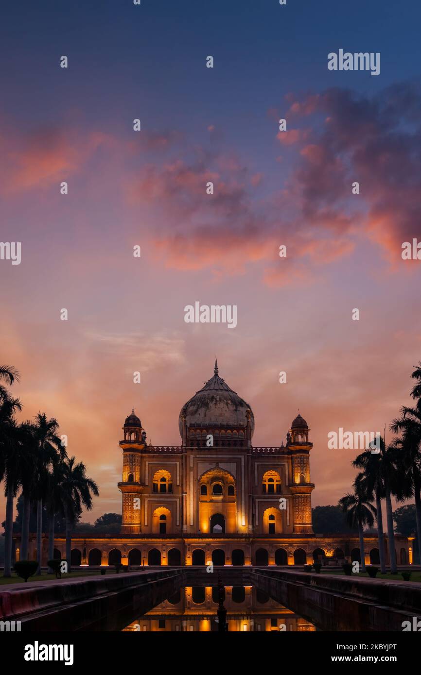 Vista ultra ampia della Tomba di Safdarjang dal cortile, nuova Delhi, India Foto Stock