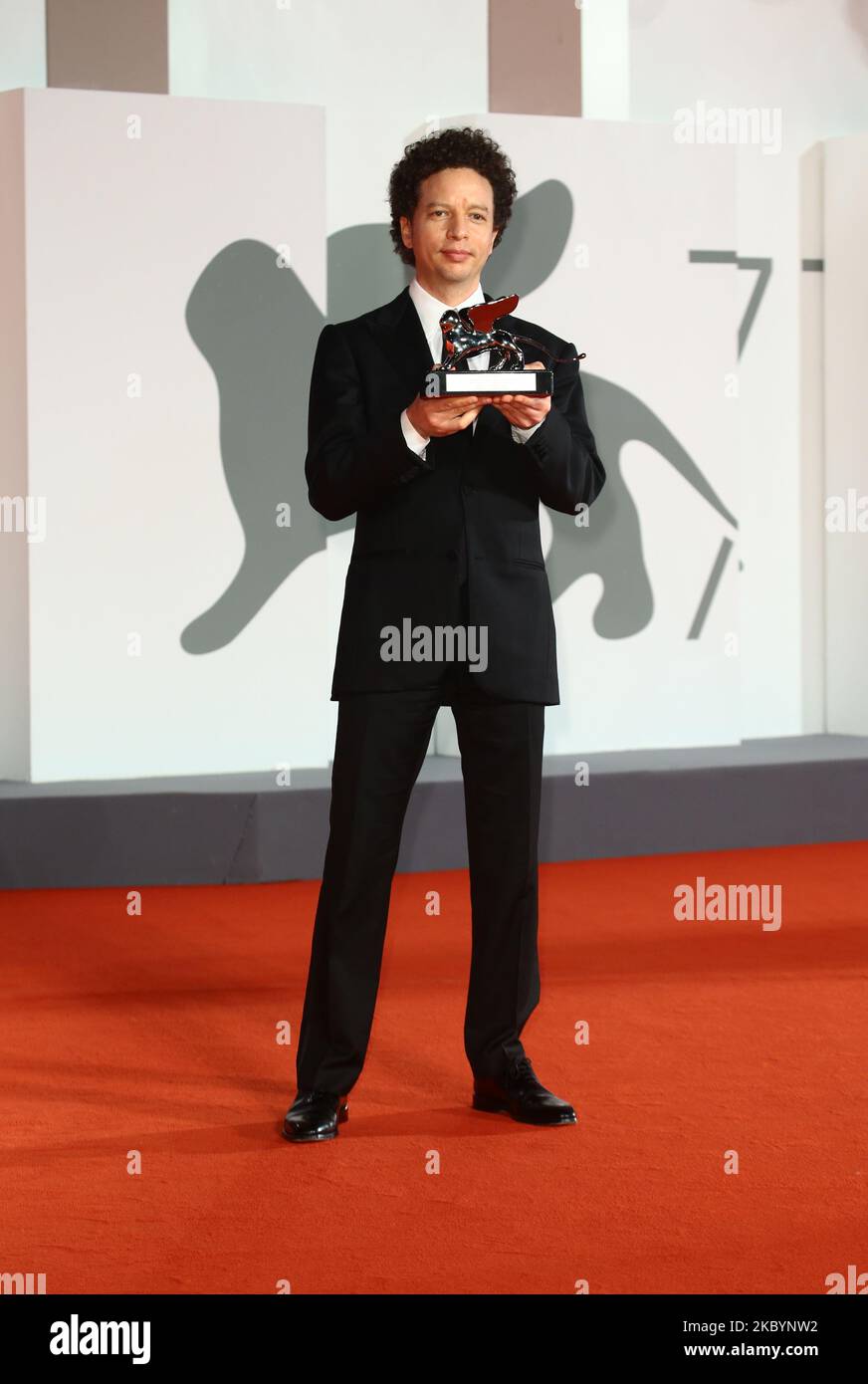 Michel Franco durante la foto dei vincitori al 77th° Festival di Venezia il 12 settembre 2020 a Venezia. (Foto di Matteo Chinellato/NurPhoto) Foto Stock