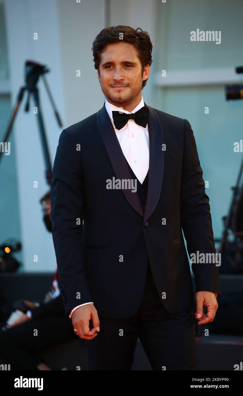 Diego Boneta cammina sul tappeto rosso in vista della cerimonia di chiusura al 77th° Festival del Cinema di Venezia, il 12 settembre 2020 a Venezia. (Foto di Matteo Chinellato/NurPhoto) Foto Stock