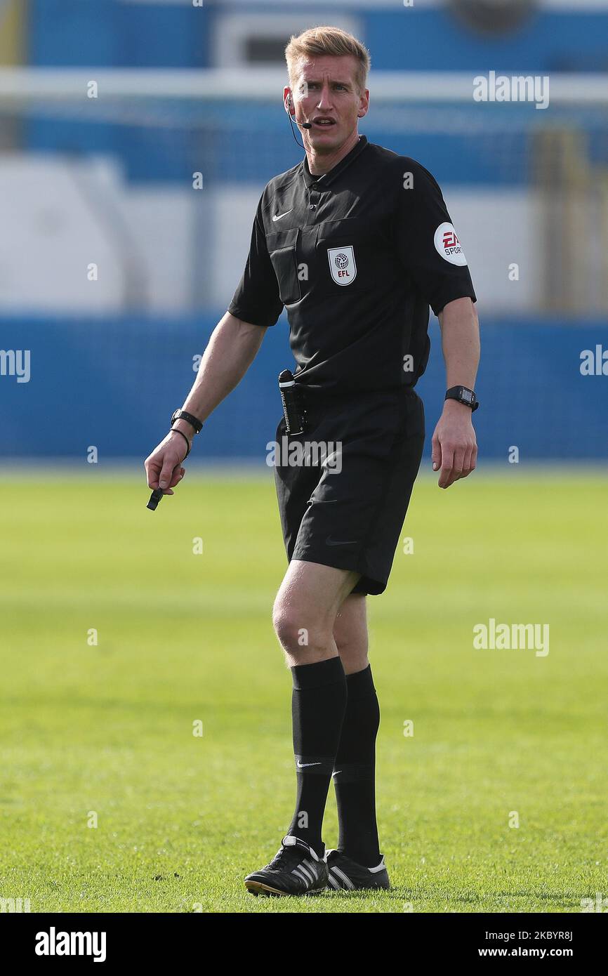 L'arbitro Scott Oldham durante la partita della Sky Bet League 2 tra Barrow e Stevenage a Holker Street, Barrow-in-Furness, Inghilterra il 12th settembre 2020. (Foto di Mark Fletcher/MI News/NurPhoto) Foto Stock