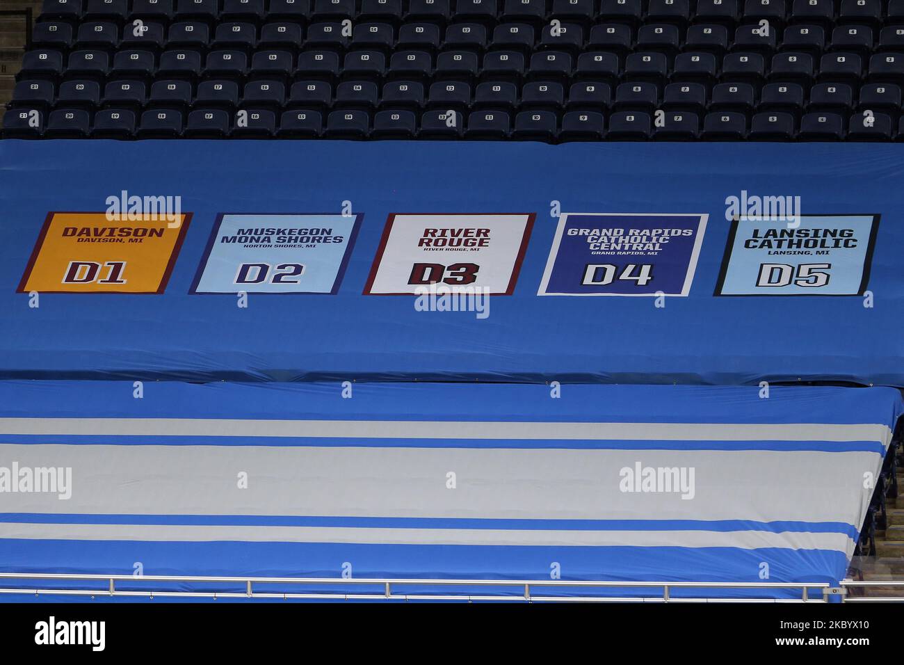 Esposizione nell'area dei posti a sedere degli spettatori in onore dei campioni di Stato del MHSAA Football 2019 durante la prima metà di una partita di football NFL contro gli orsi Chicago a Detroit, Michigan USA, domenica 13 settembre 2020. (Foto di Amy Lemus/NurPhoto) Foto Stock