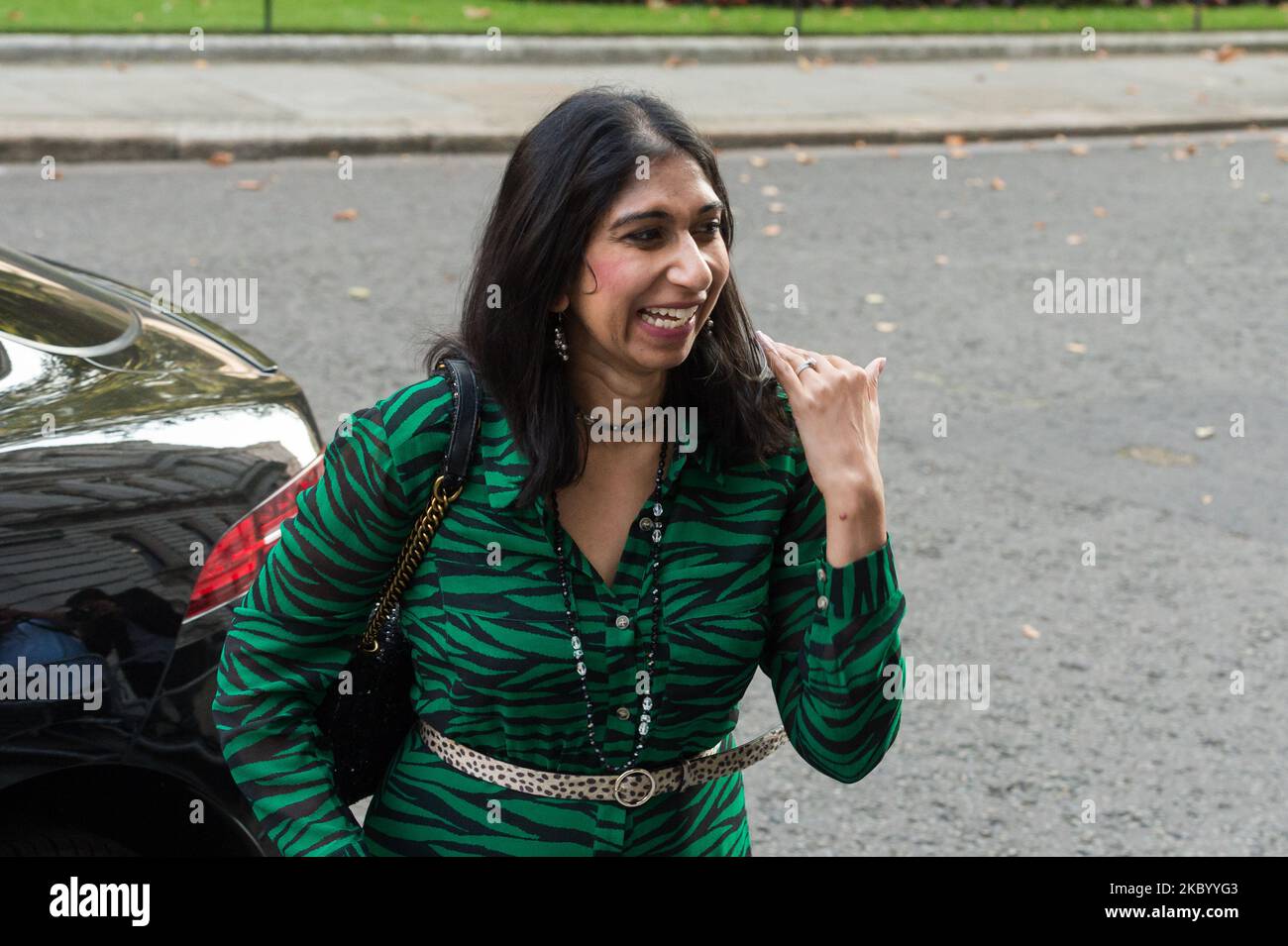 Il procuratore generale Suella Braverman arriva a Downing Street nel centro di Londra per partecipare alla riunione del Gabinetto che si tiene temporaneamente presso l'Ufficio degli Esteri per conformarsi alle linee guida di allontanamento sociale a causa della pandemia di coronavirus in corso, il 15 settembre 2020 a Londra, Inghilterra. (Foto di Wiktor Szymanowicz/NurPhoto) Foto Stock