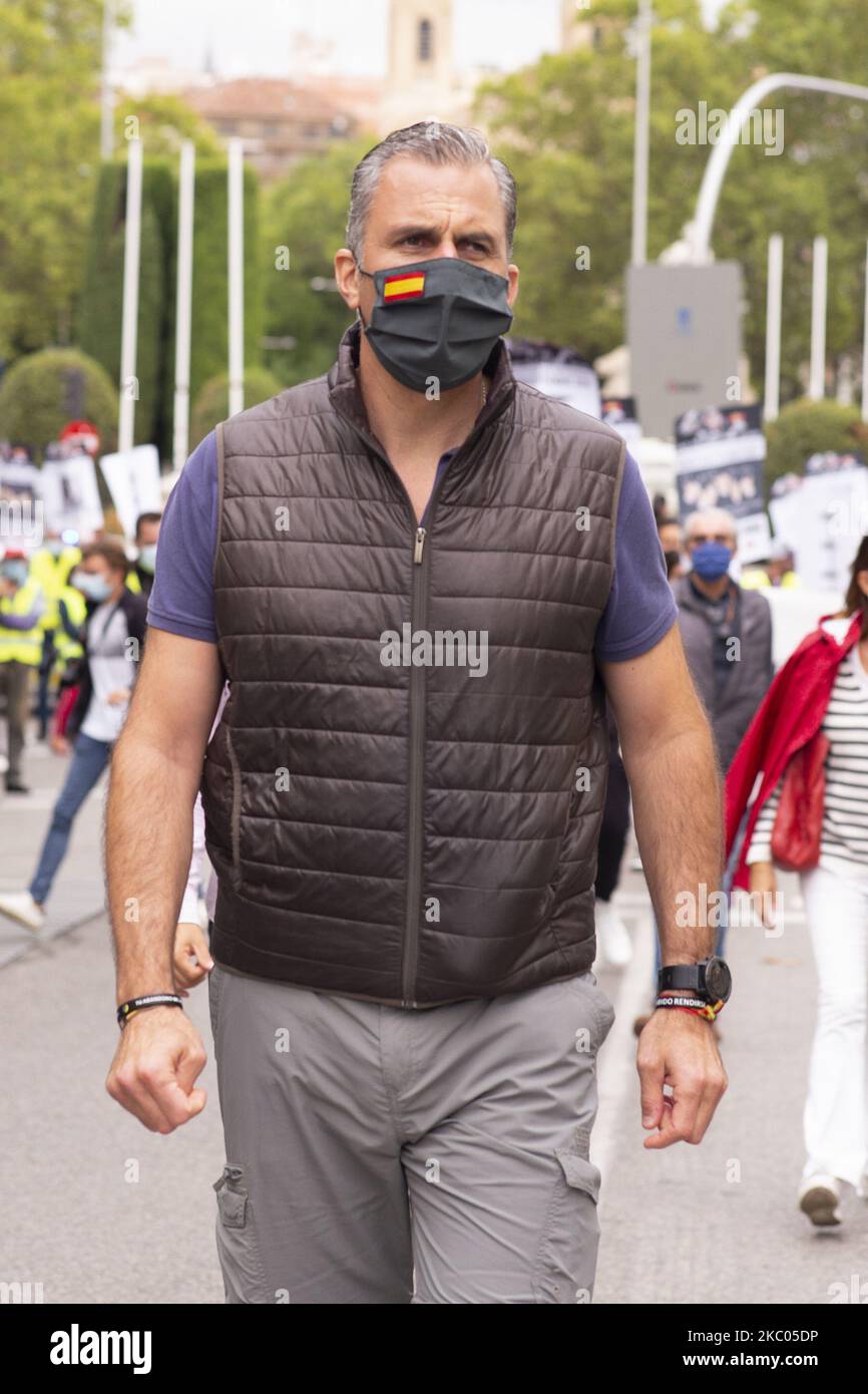 Il segretario generale di VOX, Javier Ortega-Smith si rivolge ai media durante la manifestazione nelle vicinanze del Congresso dei deputati per chiedere una remunerazione decente ed equa per le forze armate, a Madrid 19 settembre 2020 Spagna (Foto di Oscar Gonzalez/NurPhoto) Foto Stock