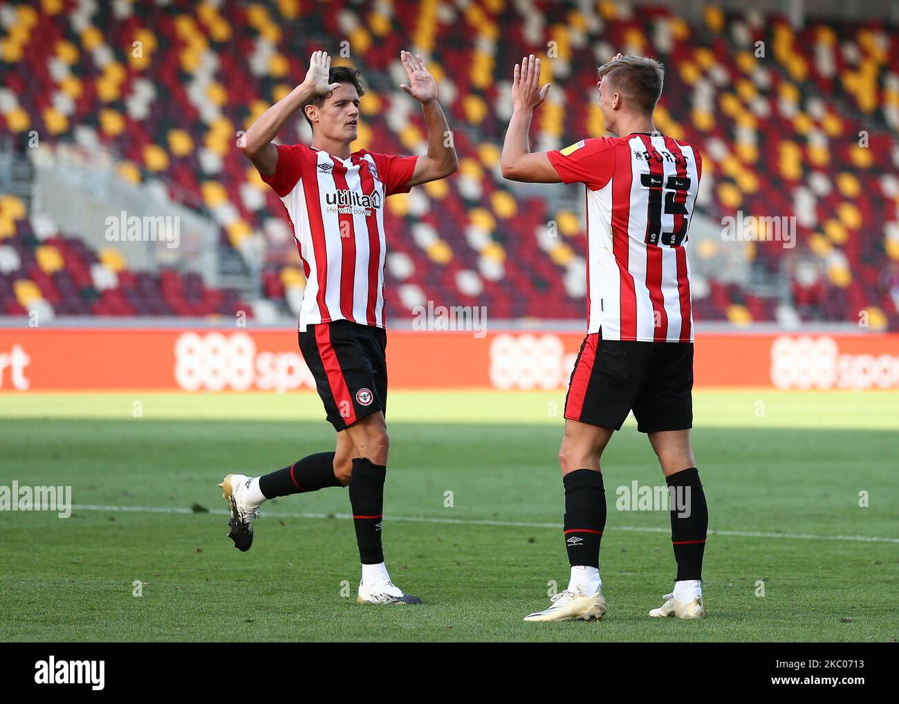 Marcus Forss di Brentford festeggia il secondo gol della sua squadra durante la partita del campionato Sky Bet tra Brentford e Huddersfield Town a Griffin Park, Londra, Regno Unito, il 19 settembre 2020. (Foto di Jacques Feeney/MI News/NurPhoto) Foto Stock