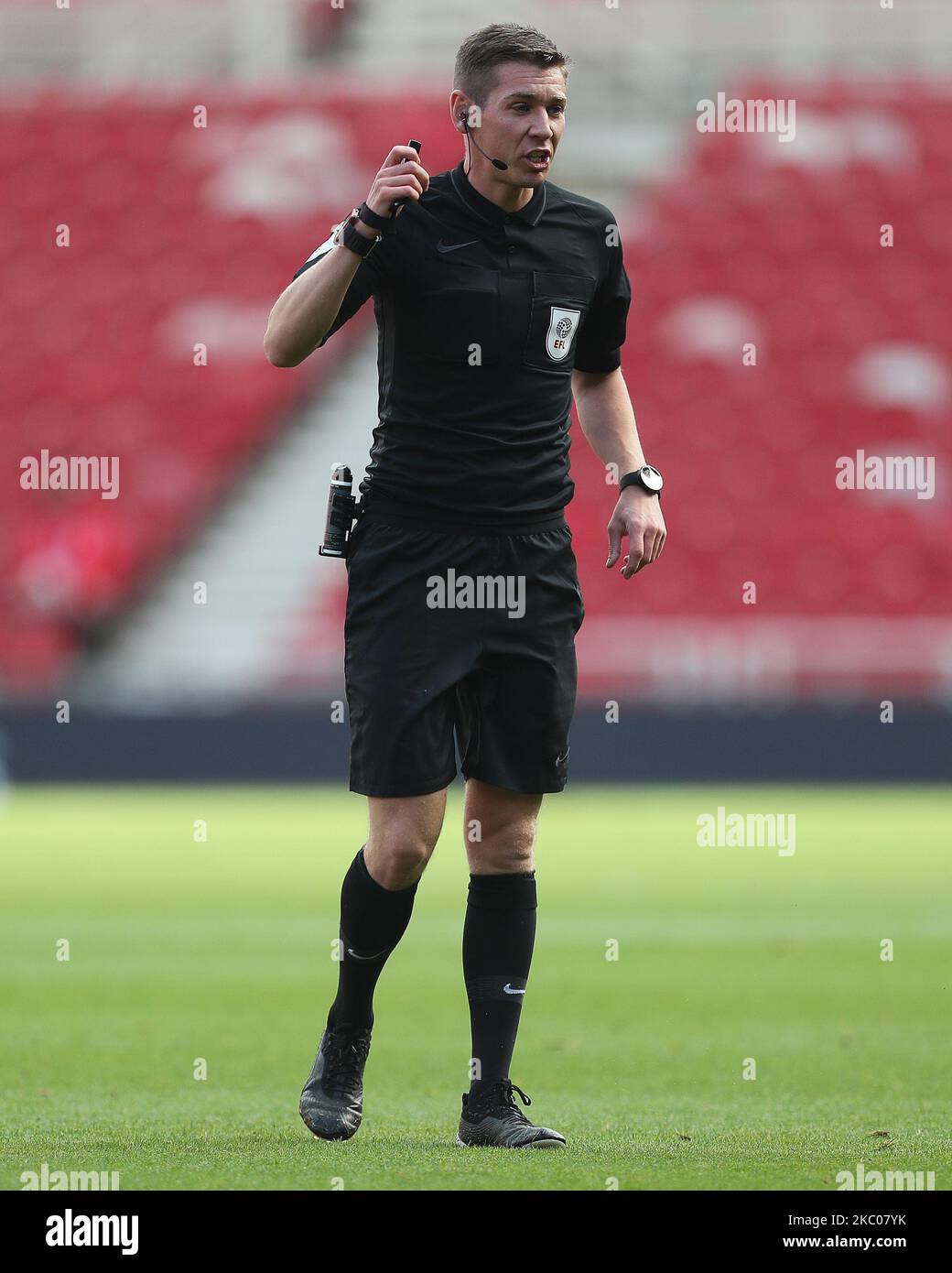 L'arbitro della partita Matt Donohue durante la partita del campionato Sky Bet tra Middlesbrough e Bournemouth al Riverside Stadium, Middlesbrough, Inghilterra, il 19 settembre 2020. (Foto di Mark Fletcher/MI News/NurPhoto) Foto Stock