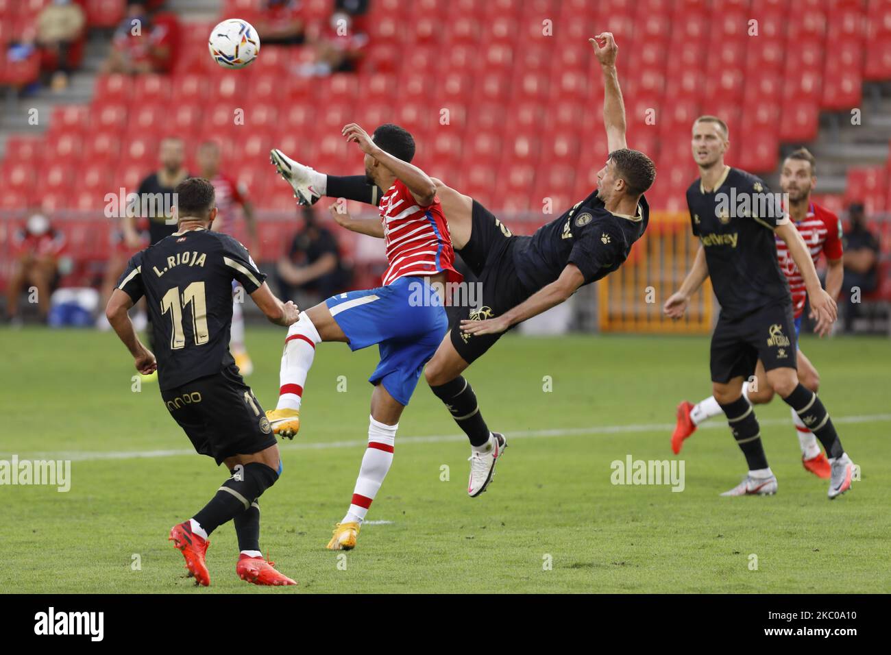Lejeune difende durante la partita la Liga tra Granada CF e Deportivo Alaves allo stadio Nuevo Los Carmenes il 20 settembre 2020 a Granada, Spagna. (Foto di Álex Cámara/NurPhoto) Foto Stock
