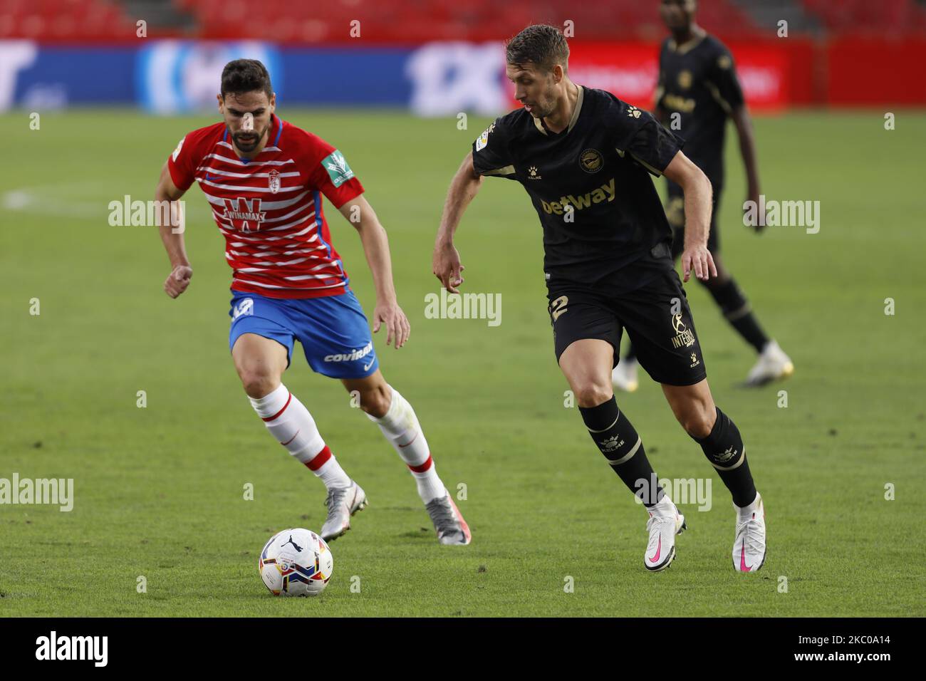 Antonio Puertas e Lejeune durante la partita la Liga tra Granada CF e Deportivo Alaves allo stadio Nuevo Los Carmenes il 20 settembre 2020 a Granada, Spagna. (Foto di Álex Cámara/NurPhoto) Foto Stock