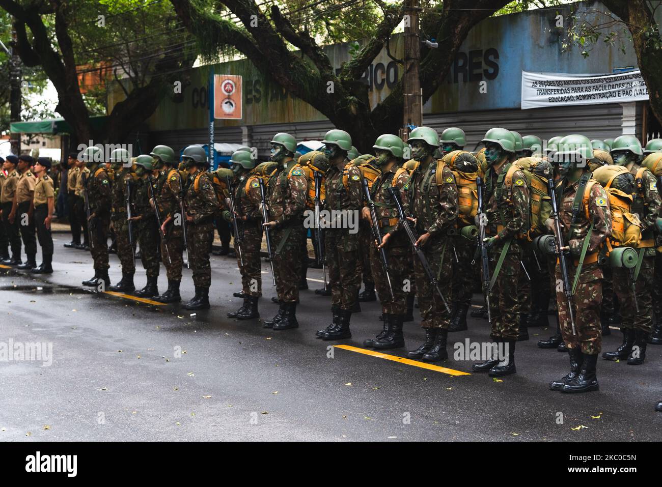 Salvador, Bahia, Brasile - 07 settembre 2022: Il personale militare dell'esercito brasiliano è in forma per il controllo del comando superiore sull'indipendenza Foto Stock