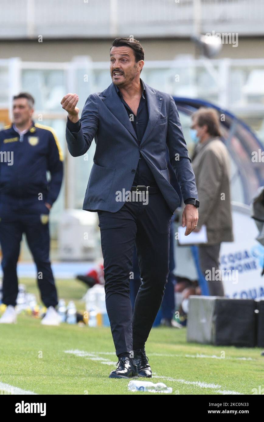 Allenatore capo di Pescara, massimo Oddo impartisce al suo team istruzioni durante la partita tra Pescara e Chievo verona del campionato Serie B il 26 settembre 2020 a Pescara, Abruzzo (Foto di Federica Roselli/NurPhoto) Foto Stock