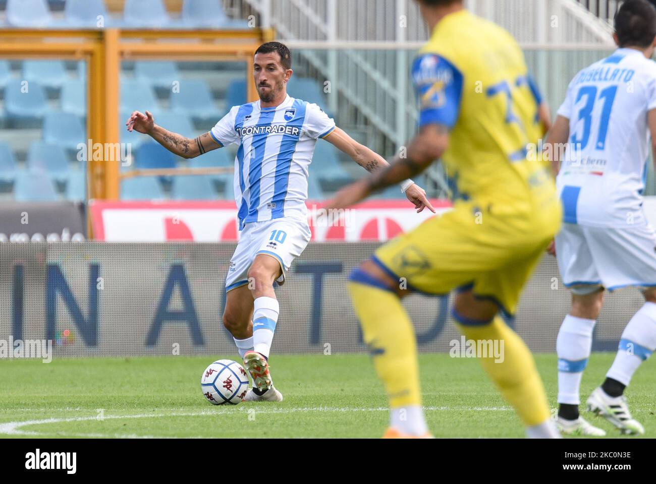 Mirko Valdifiori di Delfino Pescara in azione durante la partita tra Pescara e Chievo verona del campionato Serie B il 26 settembre 2020 a Pescara, Abruzzo (Foto di Federica Roselli/NurPhoto) Foto Stock