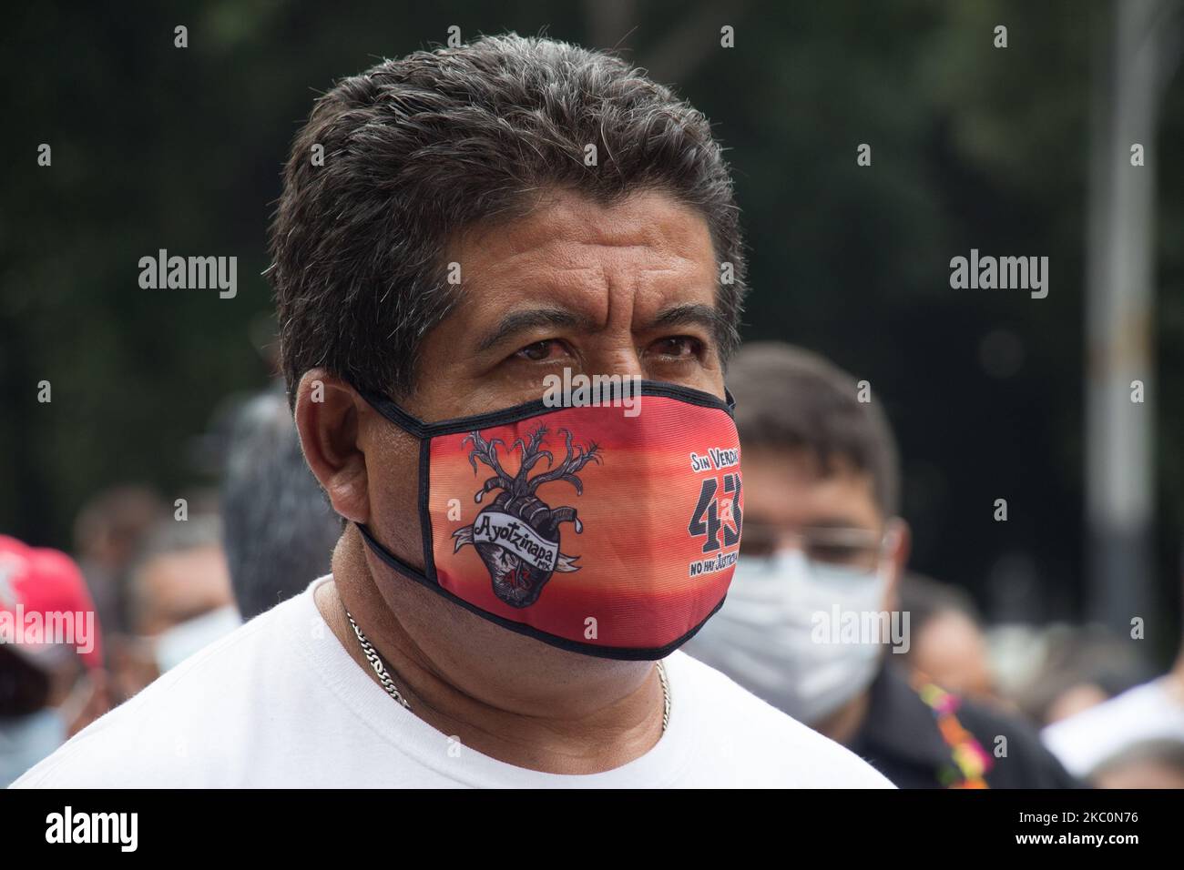 Nel 6th° anniversario della loro scomparsa forzata, madri, padri e compagni di classe dei 43 studenti Ayotzinapa, hanno chiamato una manifestazione a Città del Messico, in Messico, il 26 settembre 2020. (Foto di Martin Gorostiola/NurPhoto) Foto Stock