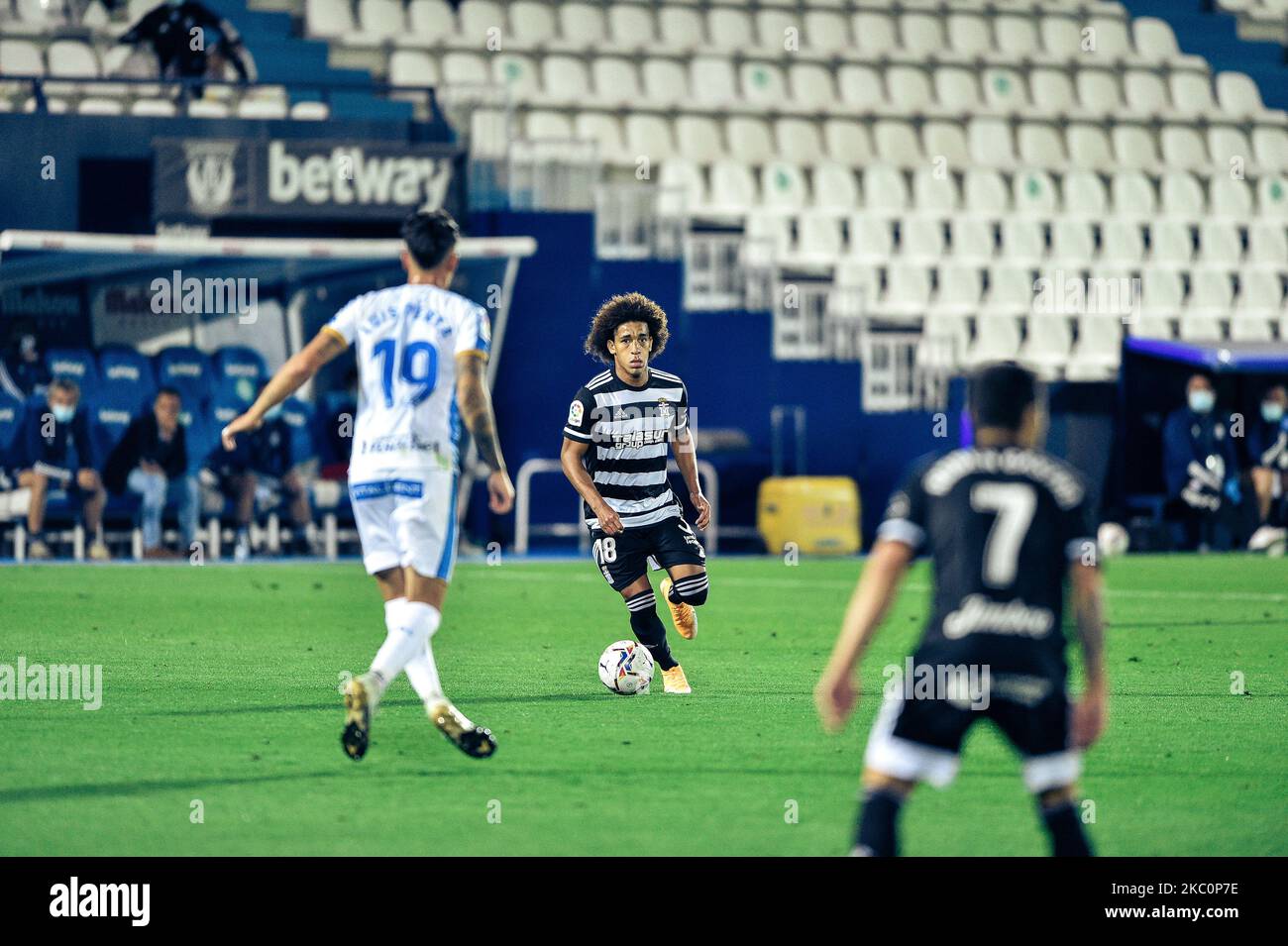 Luis Perea e Adalberto Carrasquilla durante la partita della Liga SmartBank tra CD Leganes e FC Cartagena all'Estadio Municipal de Butarque il 28 settembre 2020 a Leganes, Spagna . (Foto di Rubén de la Fuente Pérez/NurPhoto) Foto Stock