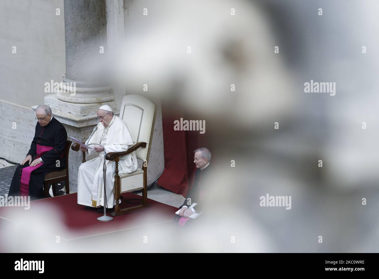 Papa Francesco consegna il suo messaggio durante la sua udienza generale settimanale nel cortile di San Damaso in Vaticano, mercoledì 30 settembre 2020. (Foto di massimo Valicchia/NurPhoto) Foto Stock