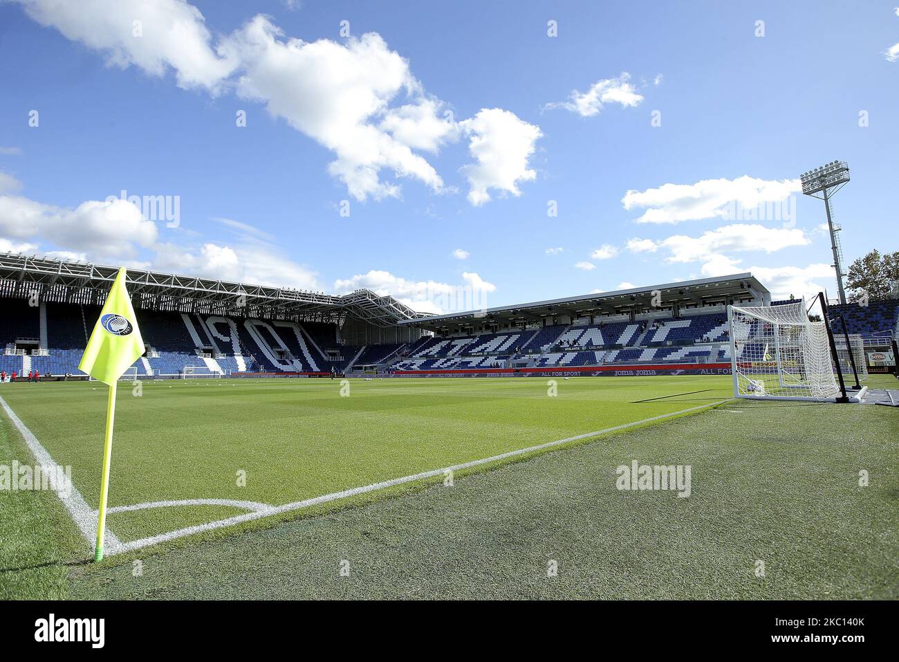 Una panoramica generale all'interno dello Stadio Gewiss prima della Serie A match tra Atalanta BC e Cagliari Calcio allo Stadio Gewiss il 4 ottobre 2020 a Bergamo. (Foto di Giuseppe Cottini/NurPhoto) Foto Stock