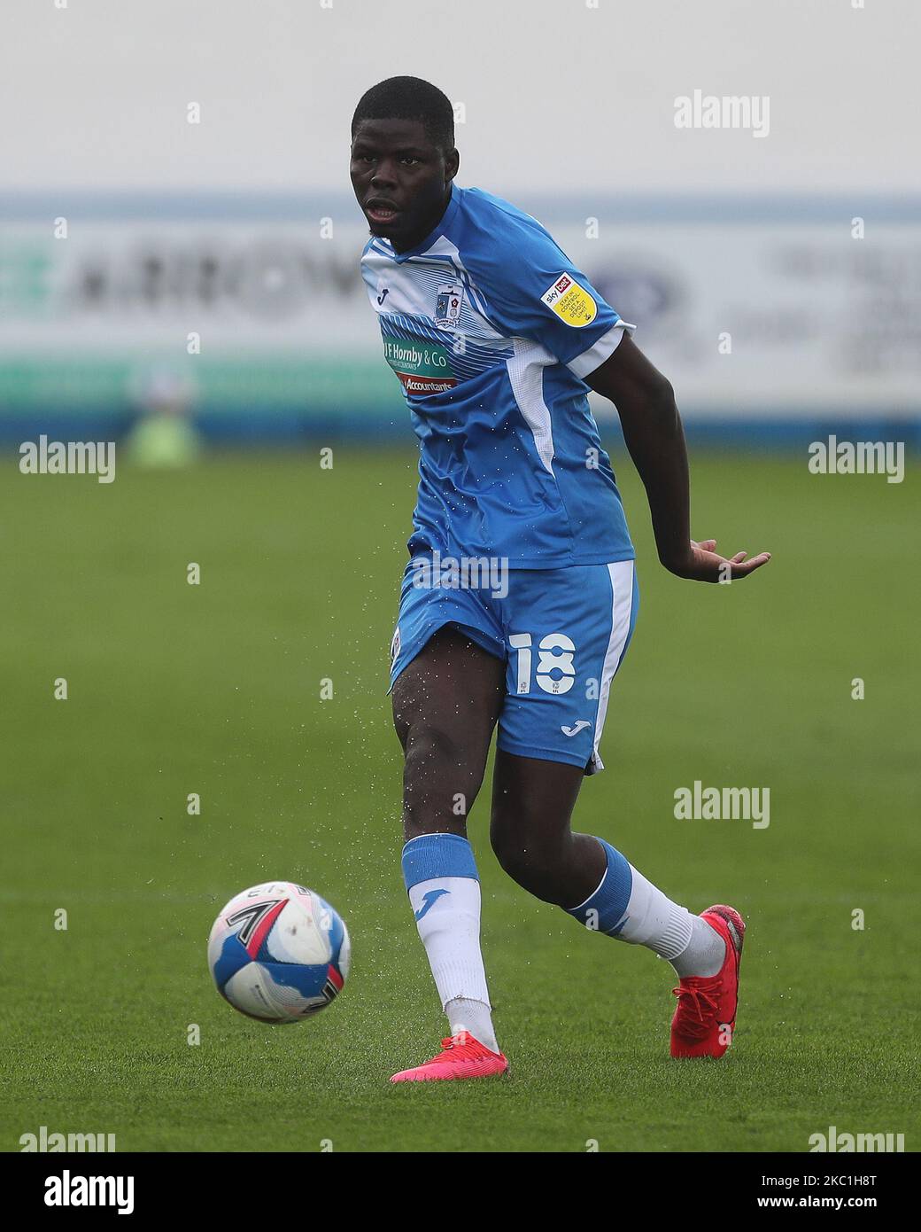 Yoan Zouma di Barrow durante la partita della Sky Bet League 2 tra Barrow e Leyton Orient a Holker Street, Barrow-in-Furness sabato 10th ottobre 2020. (Foto di Mark Fletcher/MI News/NurPhoto) Foto Stock