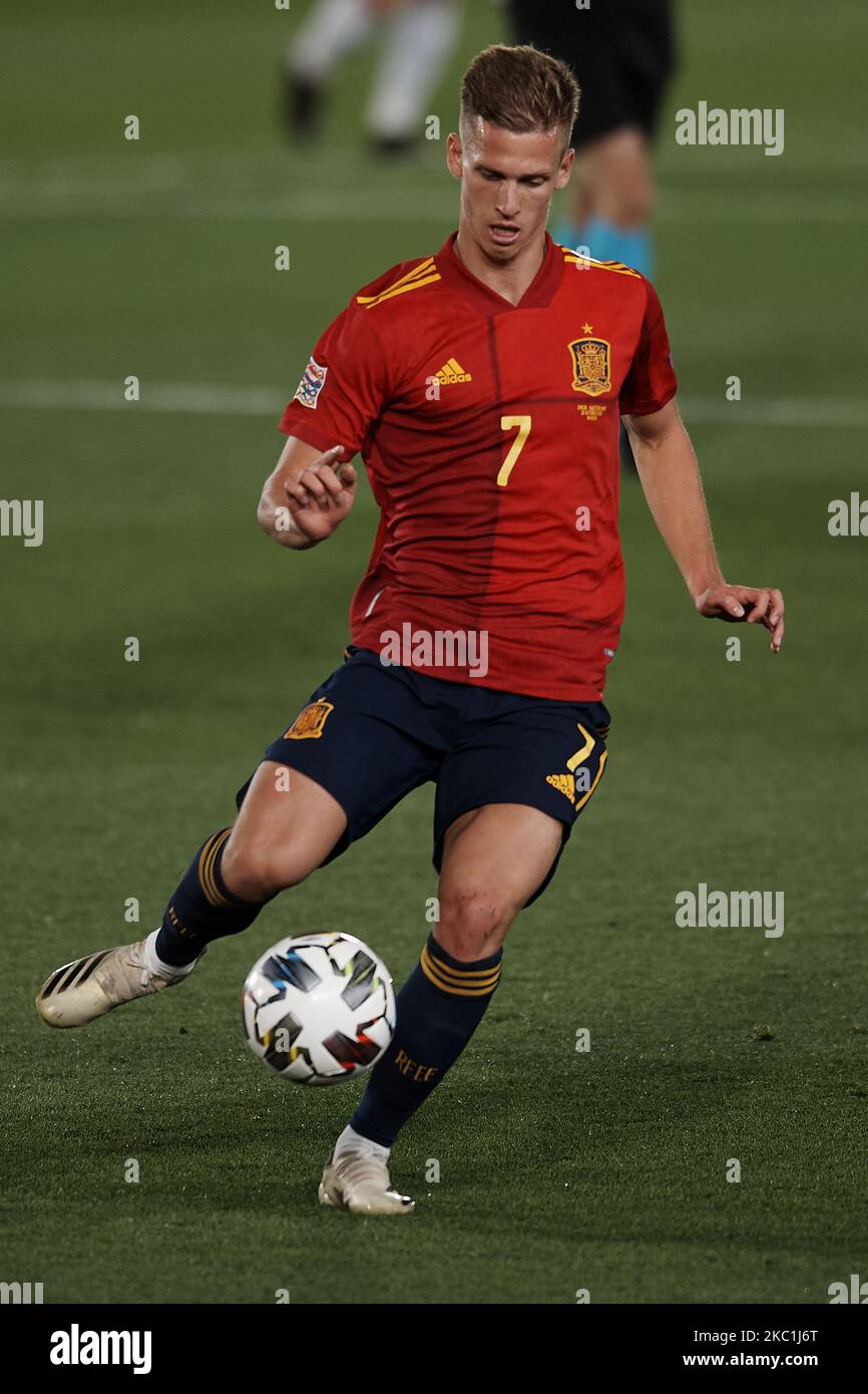 Dani Olmo (RasenBallsport Leipzig) di Spagna controlla la palla durante la partita di gruppo della UEFA Nations League tra Spagna e Svizzera all'Estadio Alfredo di Stefano il 10 ottobre 2020 a Madrid, Spagna. (Foto di Jose Breton/Pics Action/NurPhoto) Foto Stock