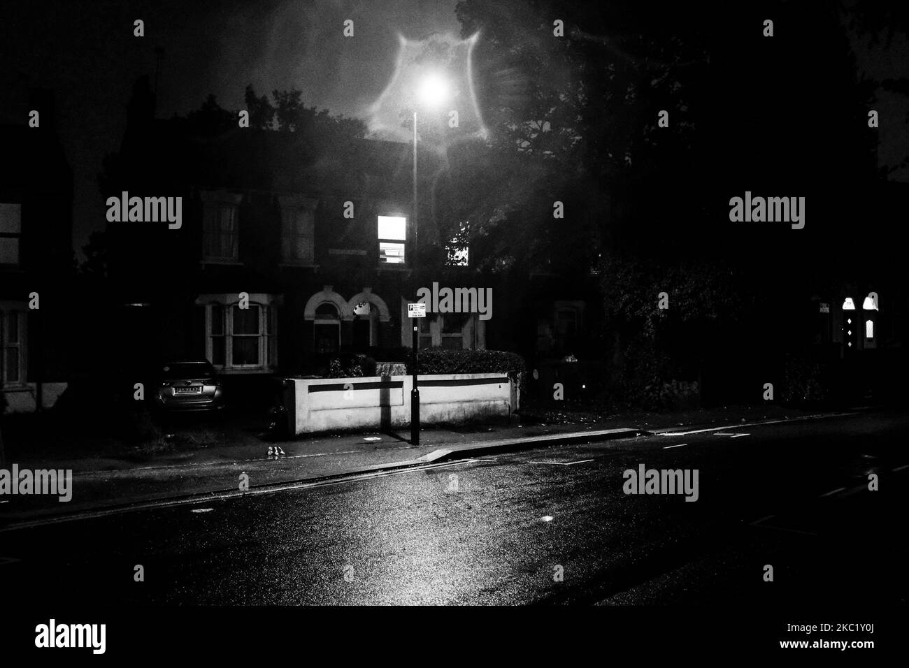 Vista generale la zona residenziale di Leytonstone, mentre Londra si prepara per un blocco di livello 2 a causa dell'epidemia COVID-19, Londra il 12 ottobre 2020. La capitale è sulla strada di un imminente inasprimento delle restrizioni al coronavirus, dal momento che i casi continuano ad aumentare in Gran Bretagna e nei suoi frammenti di risposta. (Foto di Alberto Pezzali/NurPhoto) Foto Stock