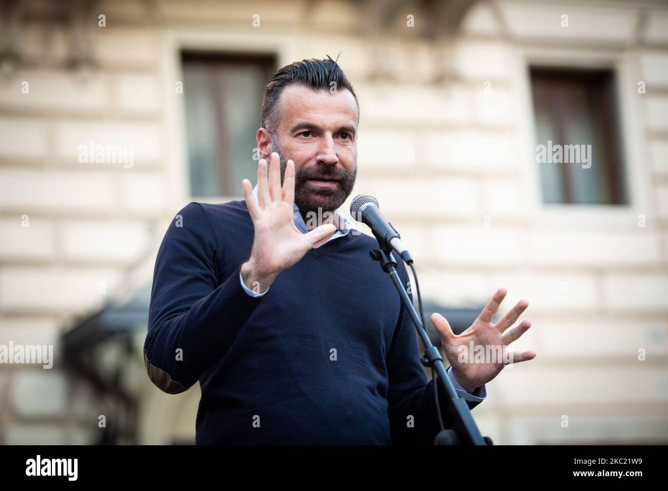Alessandro Zan - deputato al parlamento e promotore della legge contro l'homo-transfobia partecipa alla manifestazione pubblica 'dalla parte dei diritti' a Roma il 17 ottobre 2020. (Foto di Sirio Tesitore/NurPhoto) Foto Stock