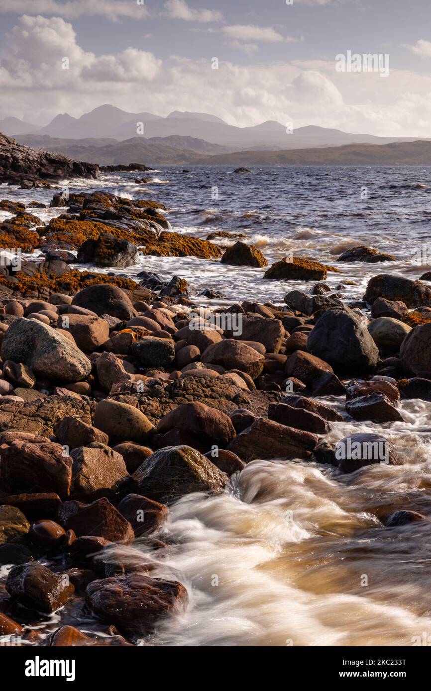 Grande spiaggia di sabbia a Gairloch sulla costa atlantica di Wester Ross, Scozia Foto Stock