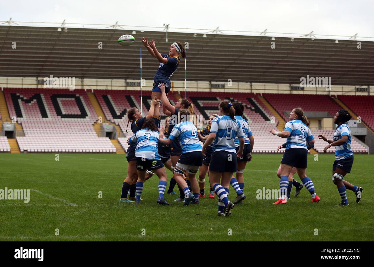 Liz Shermer of Worcester Warriors Women vince la pallina in palio durante la partita FEMMINILE ALLIANZ PREMIER 15S tra Darlington Mowden Park Sharks e Worcester Warriors alla Northern Echo Arena di Darlington sabato 17th ottobre 2020. (Foto di Chris Booth/MI News/NurPhoto) Foto Stock