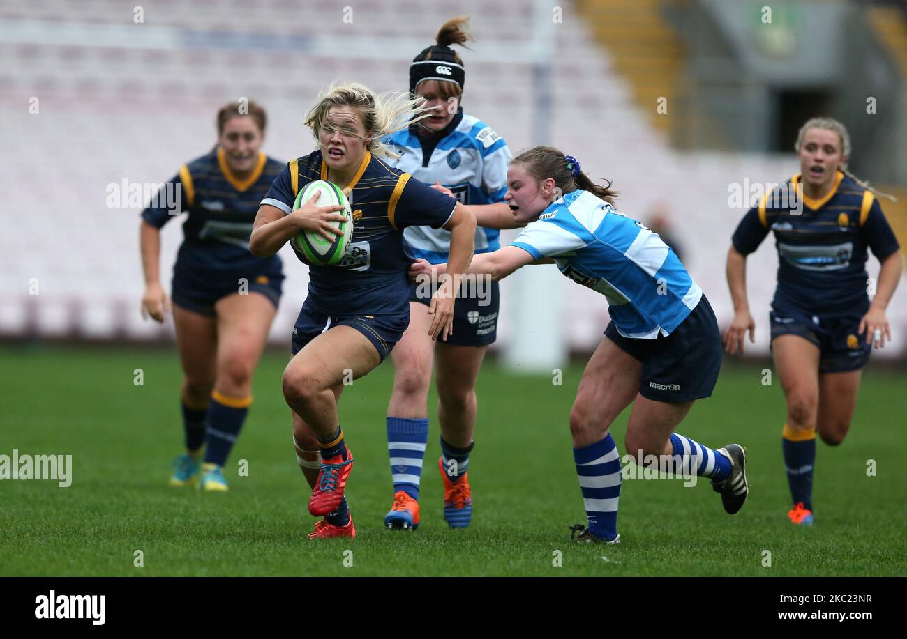 Chloe Broroom of Darlington Mowden Park Sharks e Alex Callender of Worcester Warriors Women durante la partita FEMMINILE DI ALLIANZ PREMIER 15S tra Darlington Mowden Park Sharks e Worcester Warriors alla Northern Echo Arena di Darlington sabato 17th ottobre 2020. (Foto di Chris Booth/MI News/NurPhoto) Foto Stock