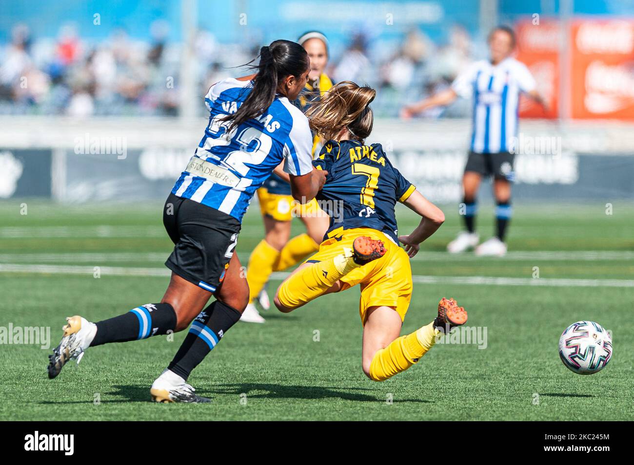 Manuela Vanegas e Athenea del Castillo durante la partita tra RCD Espanyol e Deportivo la Coruna, corrispondente alla settimana 3 della Liga Primera Iberdrola, giocata al Dani Jarque Sports City , il 18th Osctober 2020, a Barcellona, Spagna. -- (Foto di Urbanandsport/NurPhoto) Foto Stock