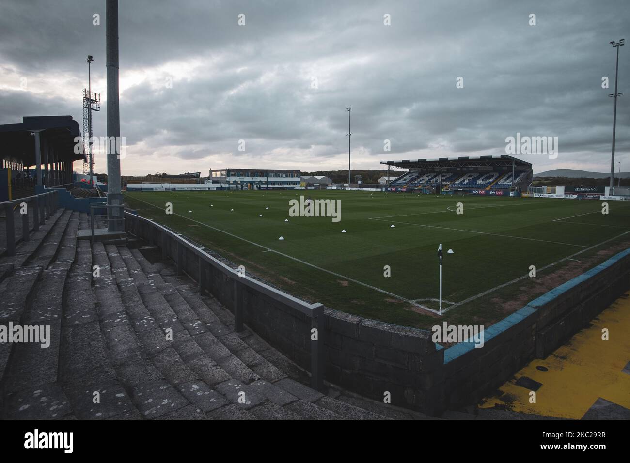 Una vista generale dell'interno dello stadio prima della partita della Sky Bet League 2 tra Barrow e Bolton Wanderers presso Holker Street, Barrow-in-Furness martedì 20th ottobre 2020. (Foto di Mark Fletcher/MI News/NurPhoto) Foto Stock