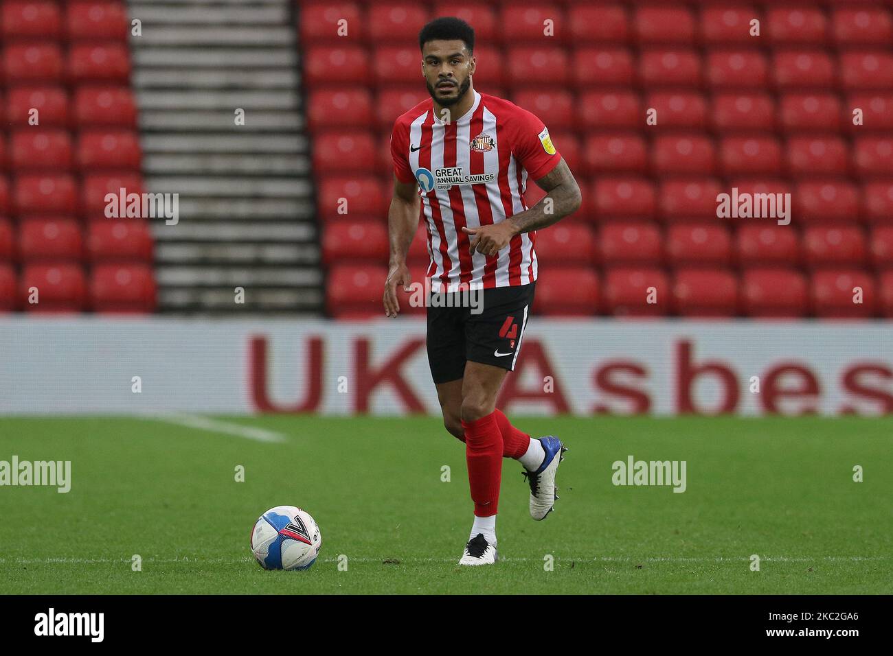 Jordan Willis of Sunderland durante la partita della Sky Bet League 1 tra Sunderland e Portsmouth allo Stadio di luce di Sunderland sabato 24th ottobre 2020. (Foto di Robert Smith/MI News/NurPhoto) Foto Stock