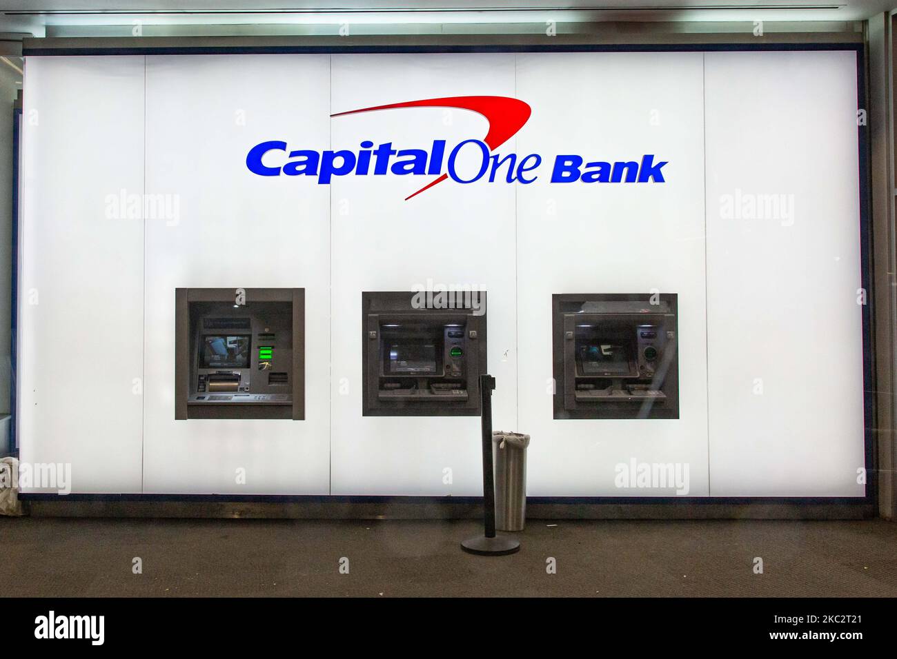 Una filiale della banca Capital One a Manhattan a New York City, USA