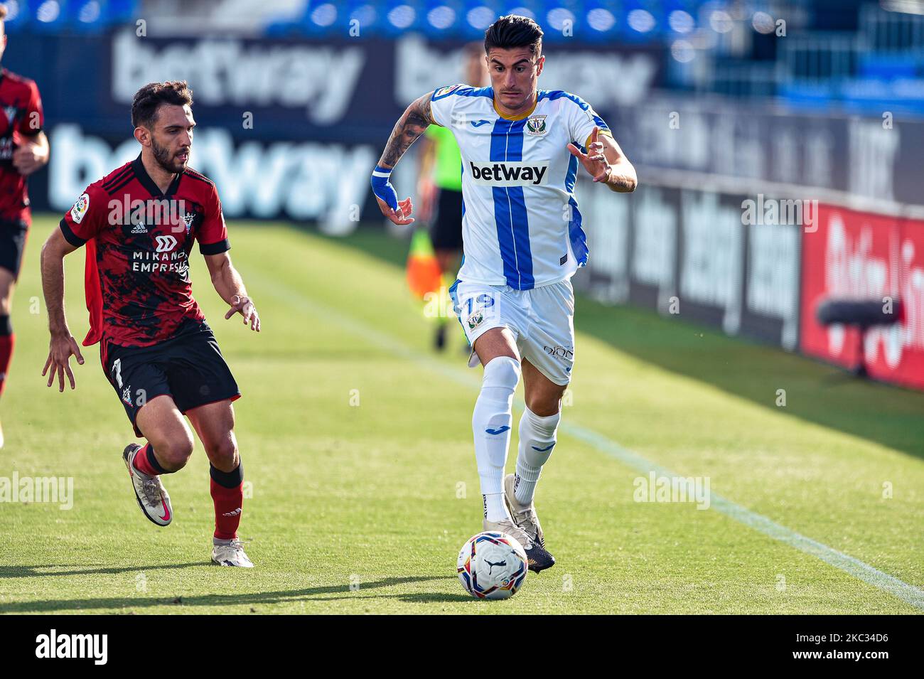 Luis Perea e Ivan Martin durante la partita della Liga SmartBank tra CD Leganes e CD Mirandes all'Estadio Municipal de Butarque il 1 novembre 2020 a Leganes, Spagna . (Foto di Rubén de la Fuente Pérez/NurPhoto) Foto Stock