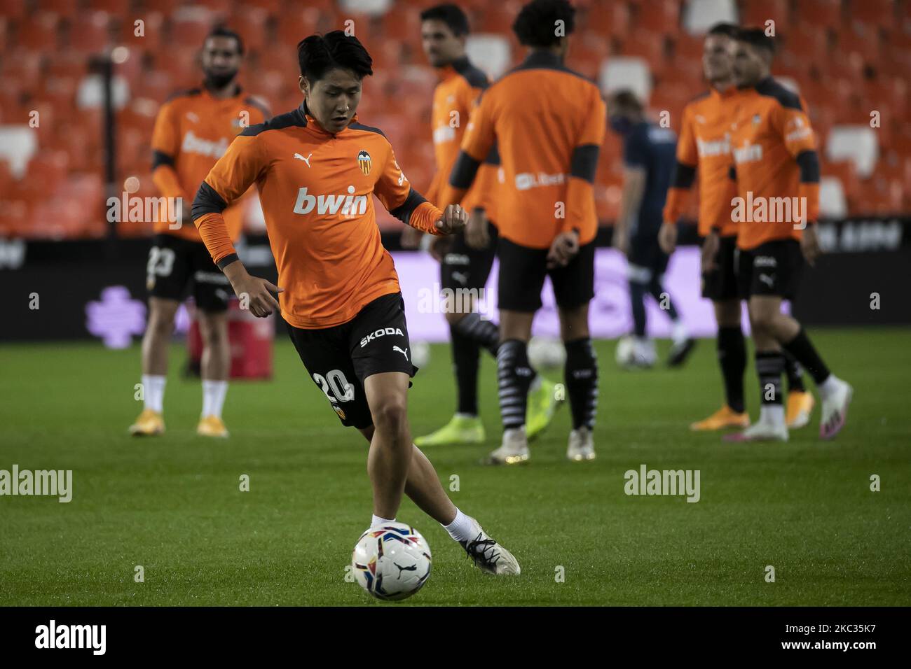 Lee Kang-in di Valencia CF prima della partita spagnola la Liga tra Valencai CF e Getafe CF allo Stadio di Mestalla il 1 novembre 2020 (Foto di Jose Miguel Fernandez/NurPhoto) Foto Stock