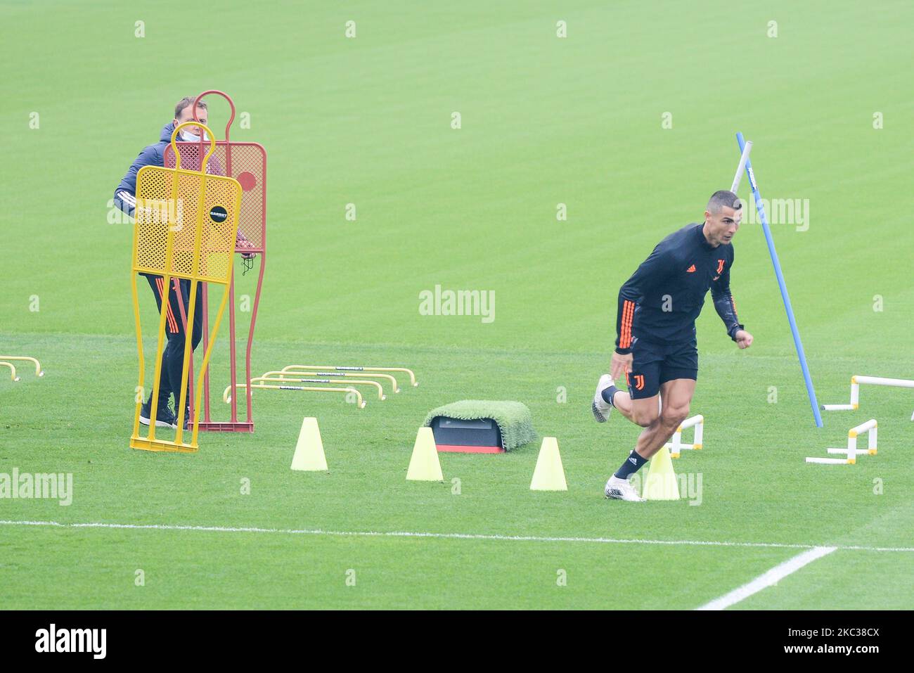 Cristiano Ronaldo durante la sessione di allenamento alla vigilia della partita di calcio della UEFA Champions League G Ferencváros contro Juventus FC il 3 novembre 2020 presso il Juventus Training Center di Torino. (Foto di Alberto Gandolfo/NurPhoto) Foto Stock