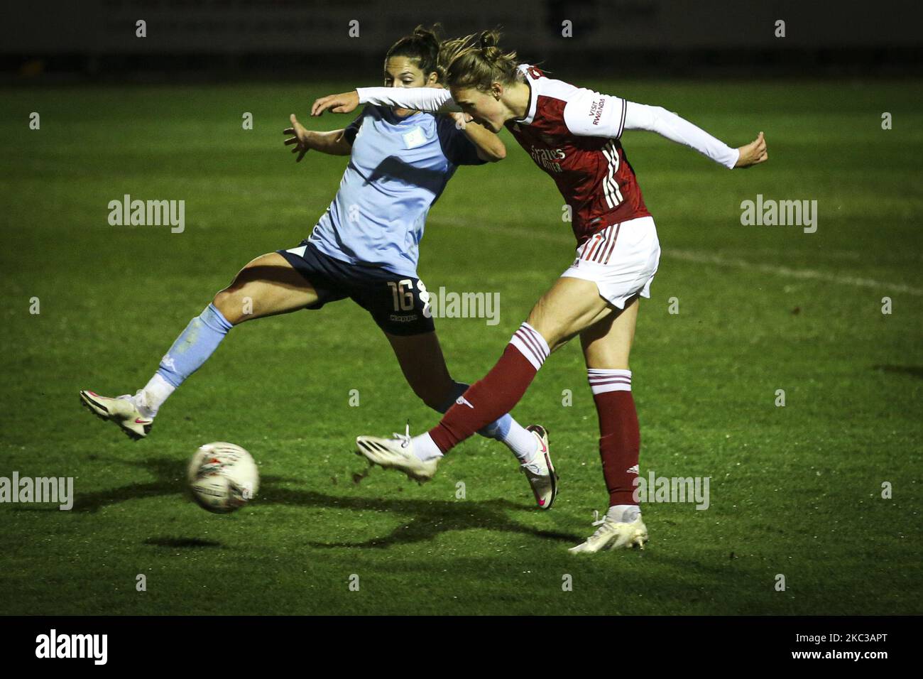 Vivianne Miedema dell'Arsenal segna il secondo gol per la sua squadra durante la partita di COPPA DELLA Lega FEMMINILE fa tra Lionesses di Londra e Arsenal a Princes Park, Dartford, mercoledì 4th novembre 2020. (Foto di Tom West/MI News/NurPhoto) Foto Stock