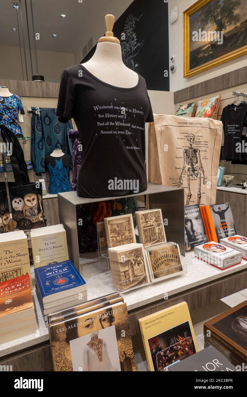 Il negozio di articoli da regalo della New York Historical Society & Library ha diversi prodotti in mostra, NYC, USA 2022 Foto Stock