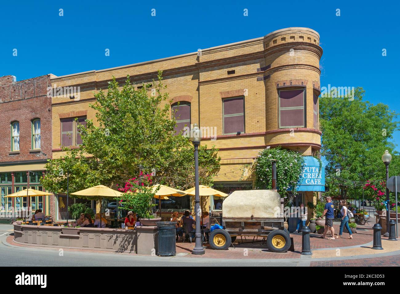 California, Yolo County, Winters, Downtown, Putah Creek Cafe, cucina fumatore su ruote Foto Stock
