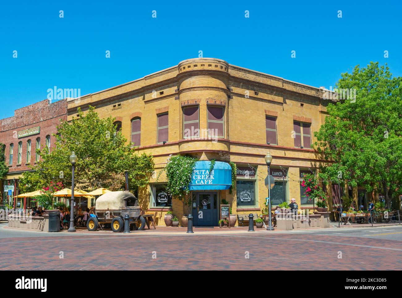 California, Yolo County, Winters, Downtown, Putah Creek Cafe, cucina fumatore su ruote Foto Stock