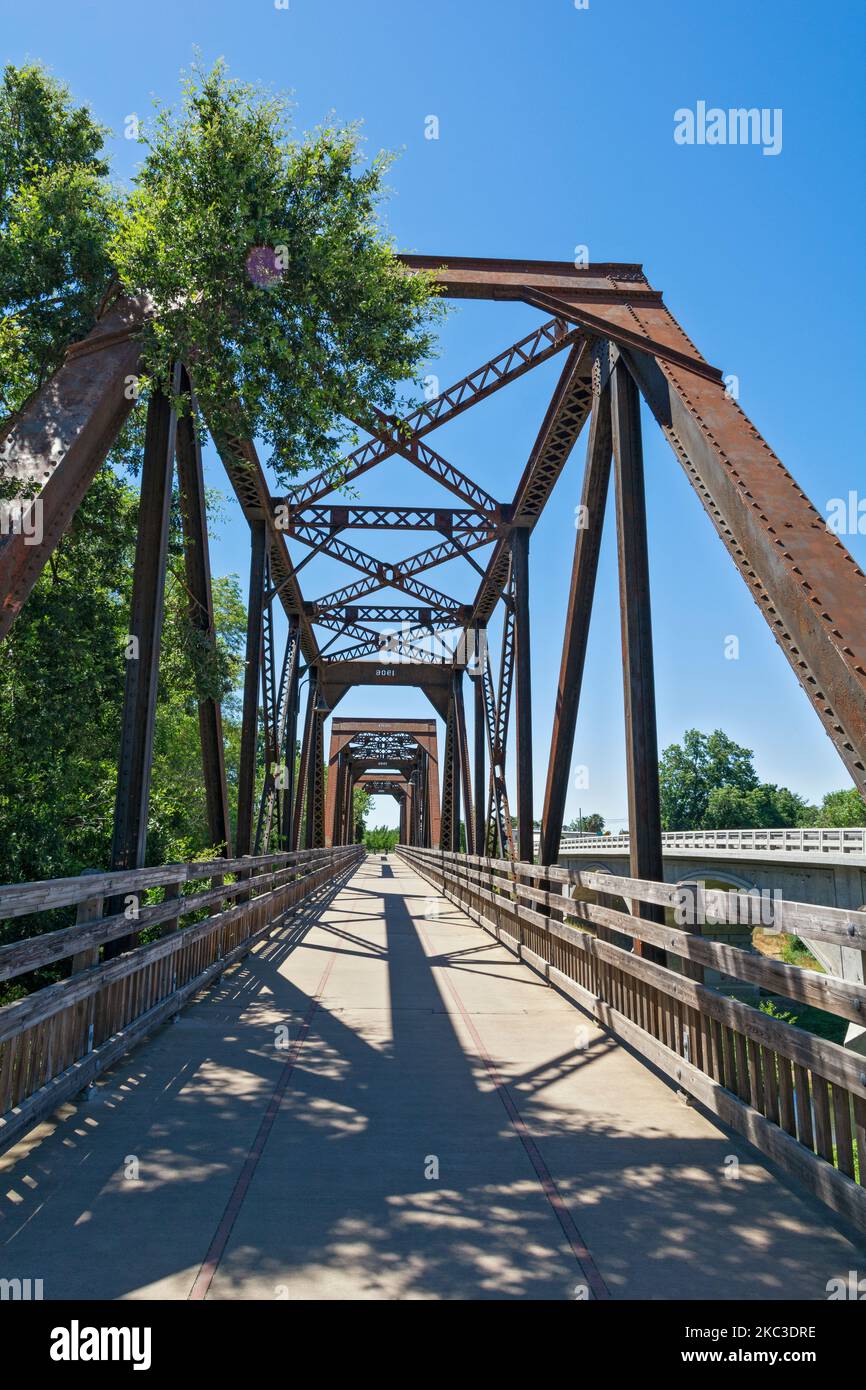 California, Yolo County, Winters, J. Robert Chapman Memorial Bridge, ponte ferroviario costruito nel 1906 Foto Stock