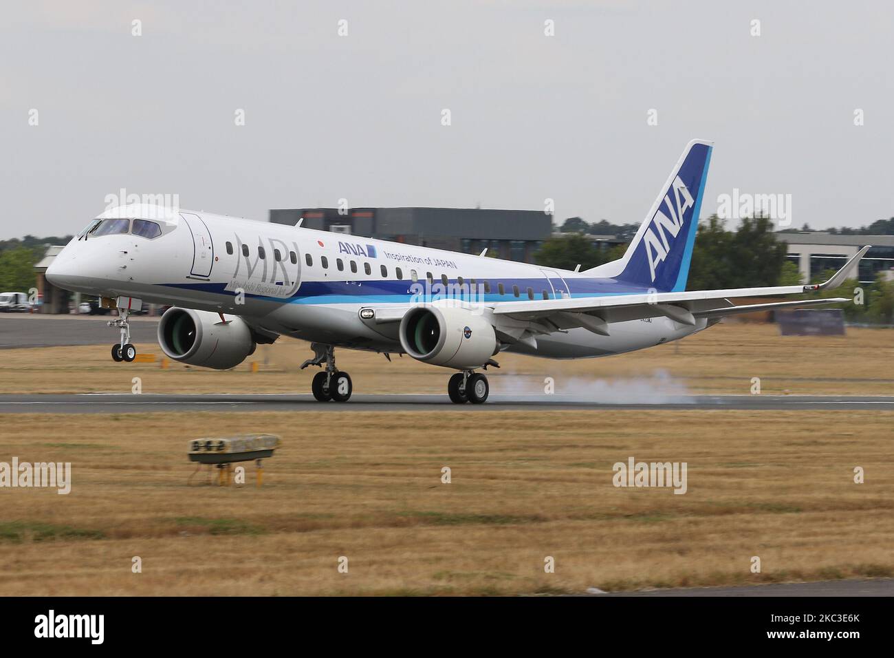 Un jet regionale Mitsubishi atterra al Farnborough International Airshow il 19th luglio 2018 (Foto di Robert Smith/MI News/NurPhoto) Foto Stock