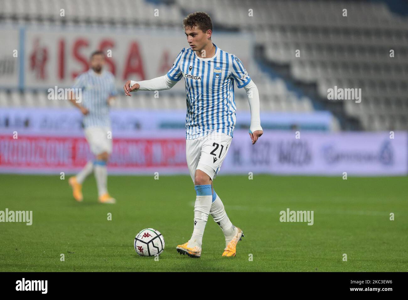 Sebastiano Esposito durante la Serie BKT tra Spal e Salernitana allo Stadio Paolo Mazza il 6 novembre 2020 a Ferrara. (Foto di Emmanuele Ciancaglini/NurPhoto) Foto Stock