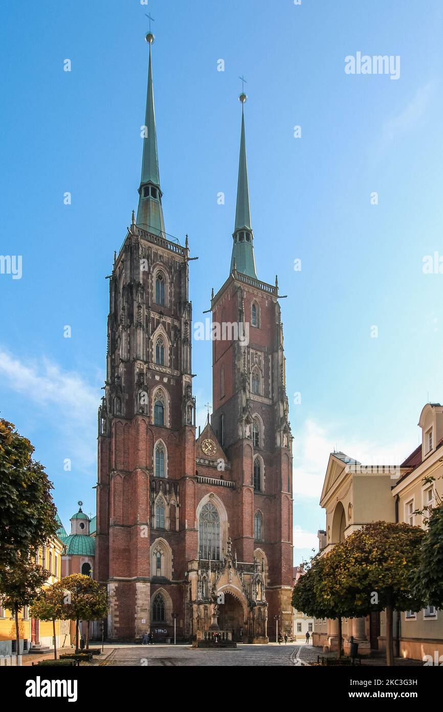 Cattedrale di San Giovanni Battista è visto a Breslavia, Polonia il 1 novembre 2020 (Foto di Michal Fludra/NurPhoto) Foto Stock