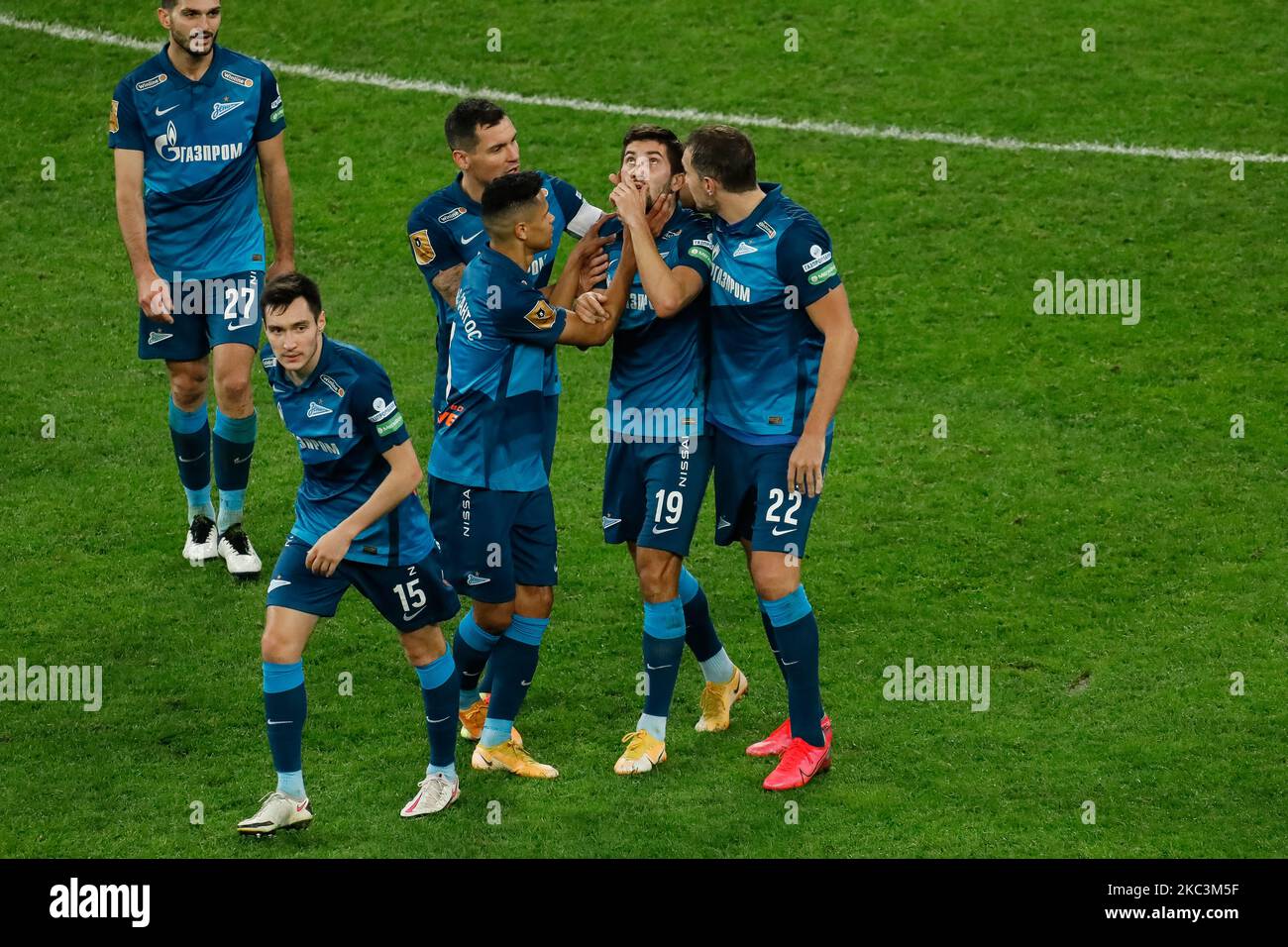 Alexei Sutormin (C) di Zenit San Pietroburgo, il cui padre è morto ieri, celebra il suo obiettivo durante la partita della Premier League russa tra il FC Zenit San Pietroburgo e il FC Krasnodar il 8 novembre 2020 alla Gazprom Arena di San Pietroburgo, Russia. (Foto di Mike Kireev/NurPhoto) Foto Stock
