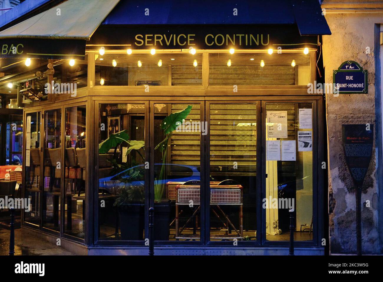 Ristorante chiuso, Les Halles Parigi 1, martedì 10 novembre (foto di Vincent Koebel/NurPhoto) Foto Stock